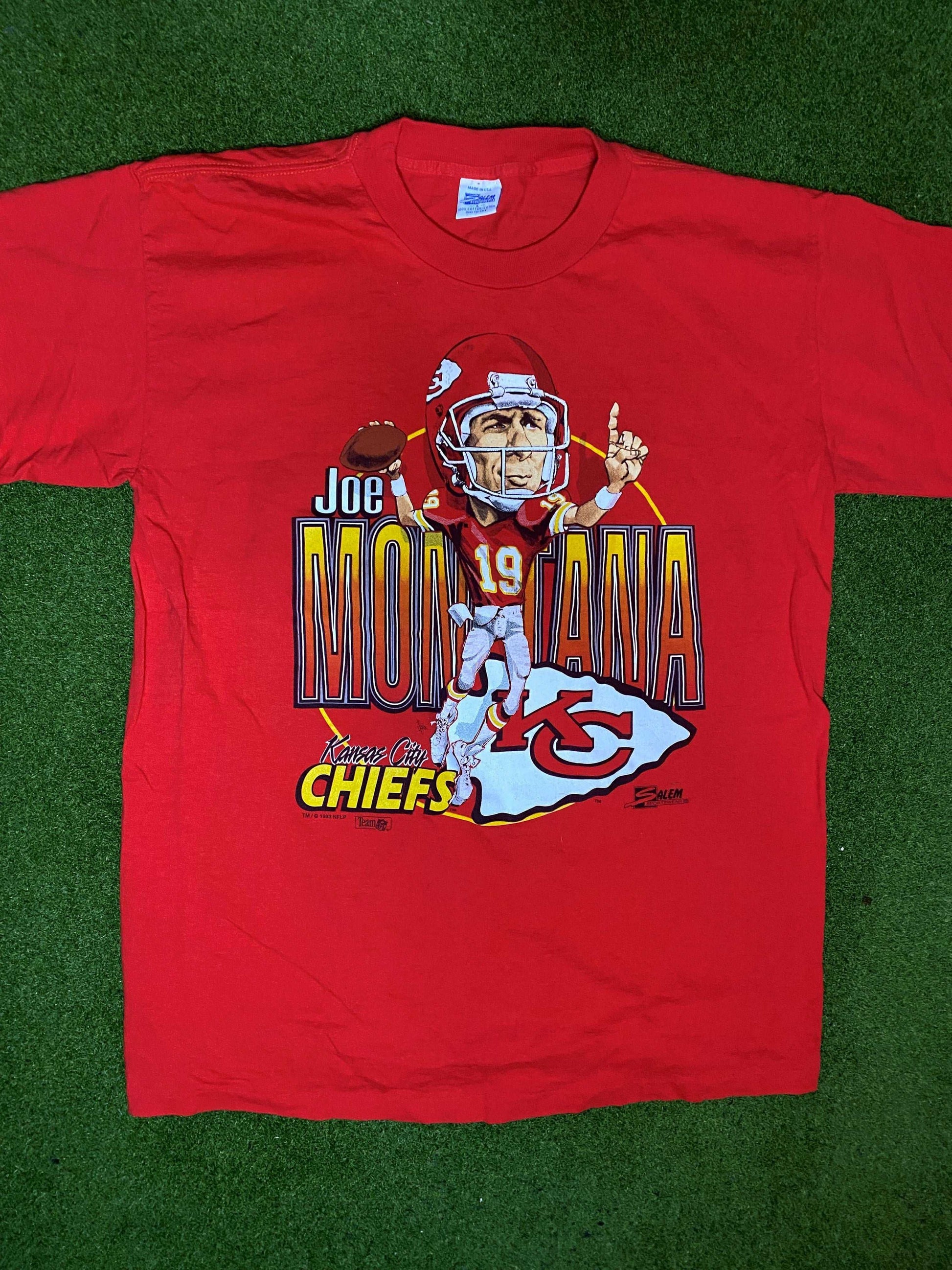 1993 Kansas City Chiefs - Joe Montana Caricature - Vintage NFL Player Tee Shirt (Large)