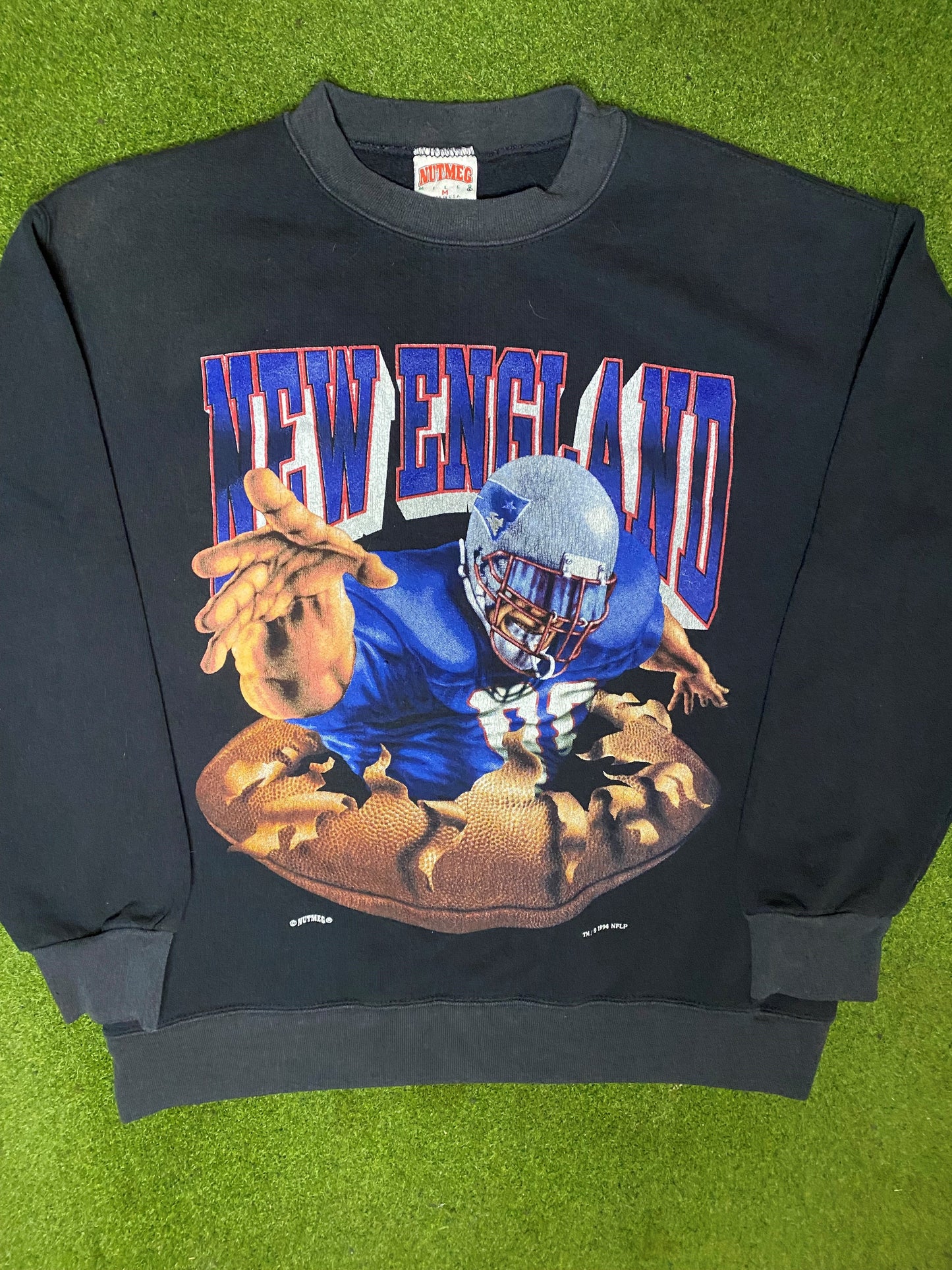 1994 New England Patriots - Break Thru Double Sided - Vintage NFL T-Shirt (Medium) Gametime Vintage