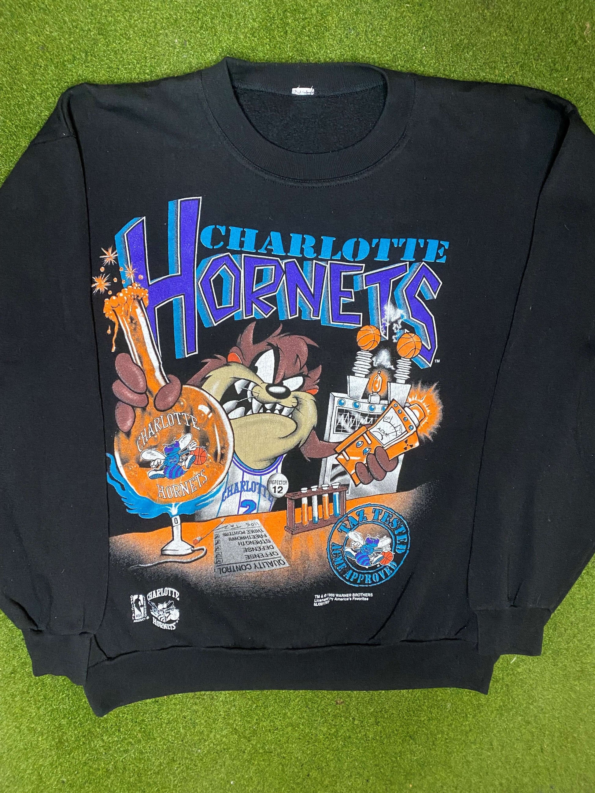 1995 Charlotte Hornets - Taz Crossover - Vintage NBA Sweatshirt (Medium) 