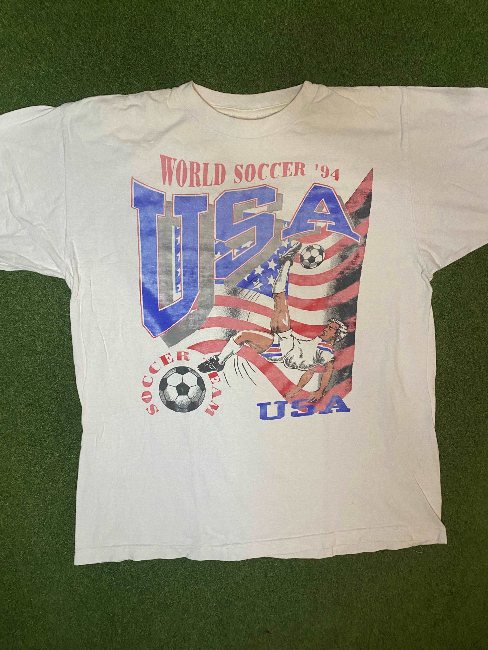 1994 World Soccer - Team USA - Vintage Soccer T-Shirt (Medium)