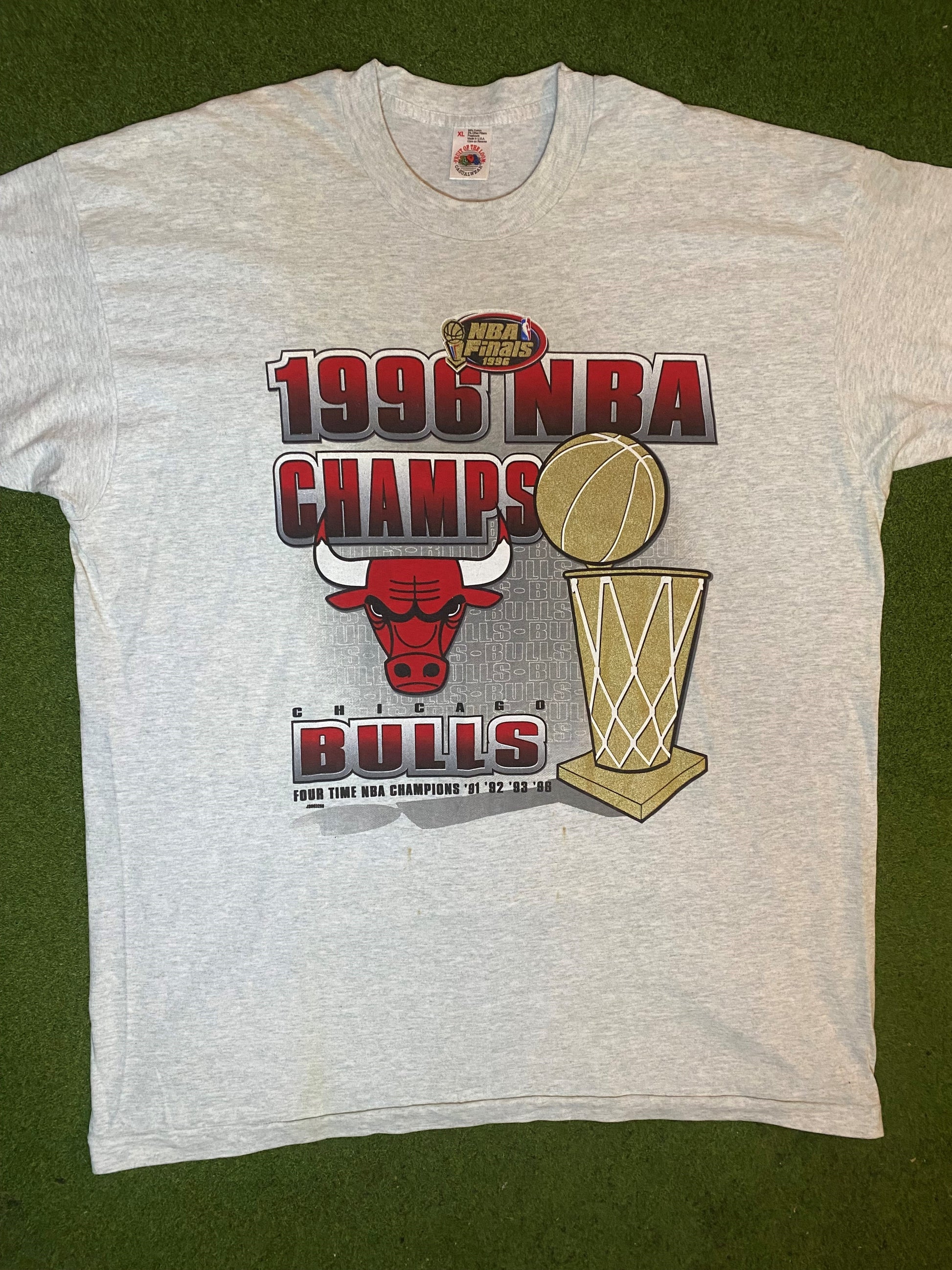 1996 Chicago Bulls - NBA Champs - Vintage NBA T-Shirt (XL) 