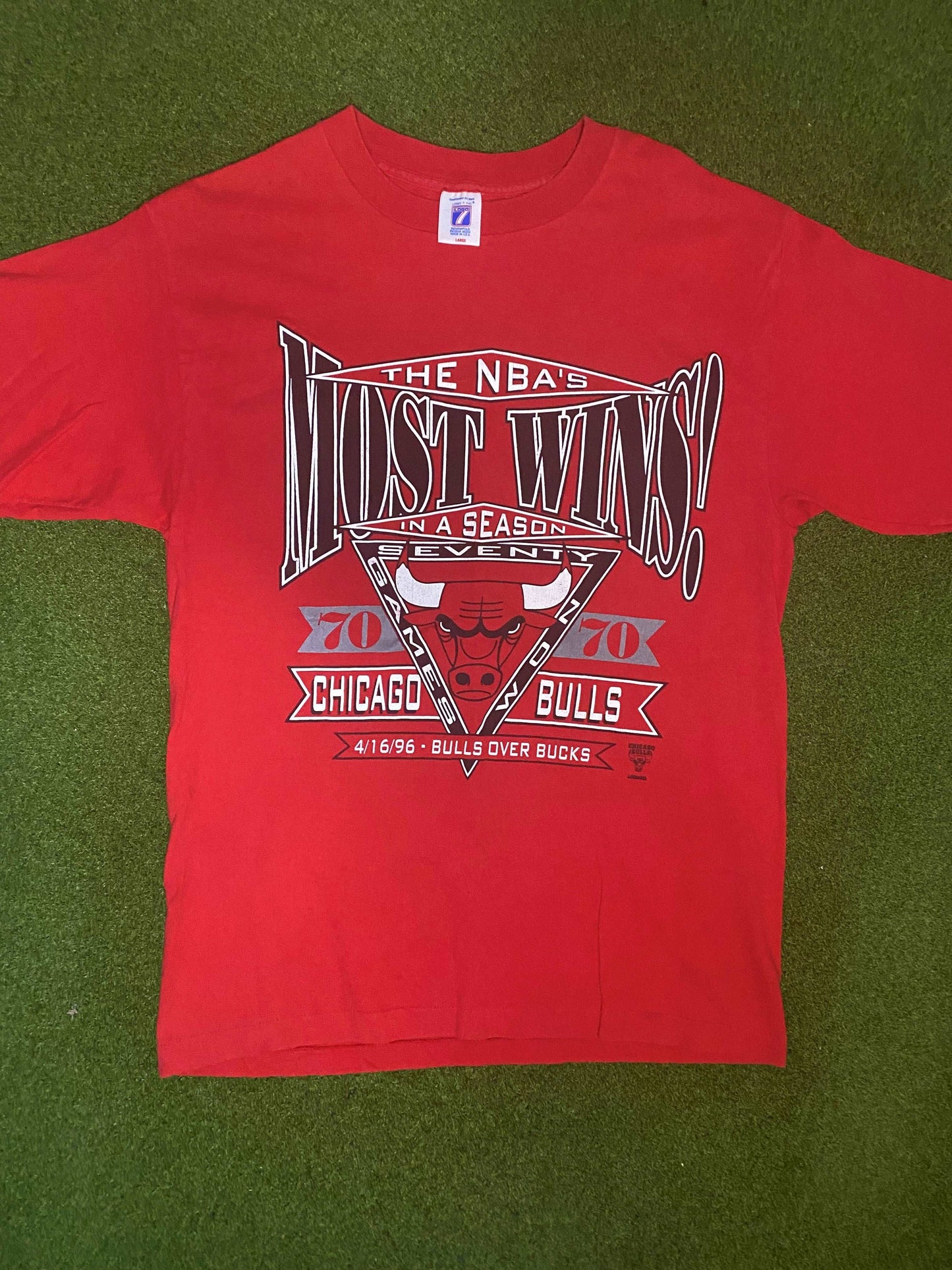 1996 Chicago Bulls - Most Wins in a Season - Vintage NBA Tee Shirt (Large)