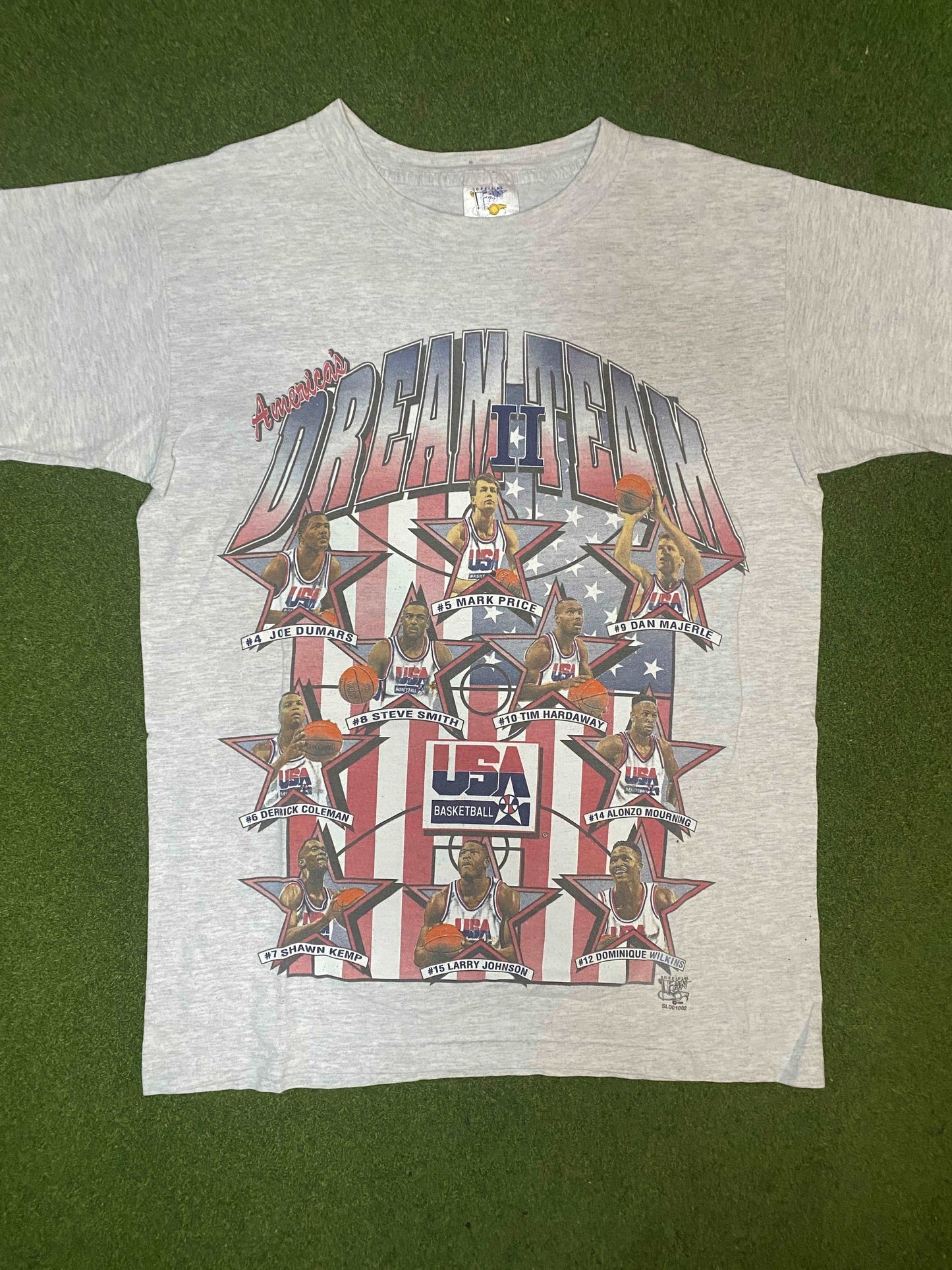 1996 USA Basketball - Dream Team II Roster - Vintage Basketball T-Shirt (Medium)