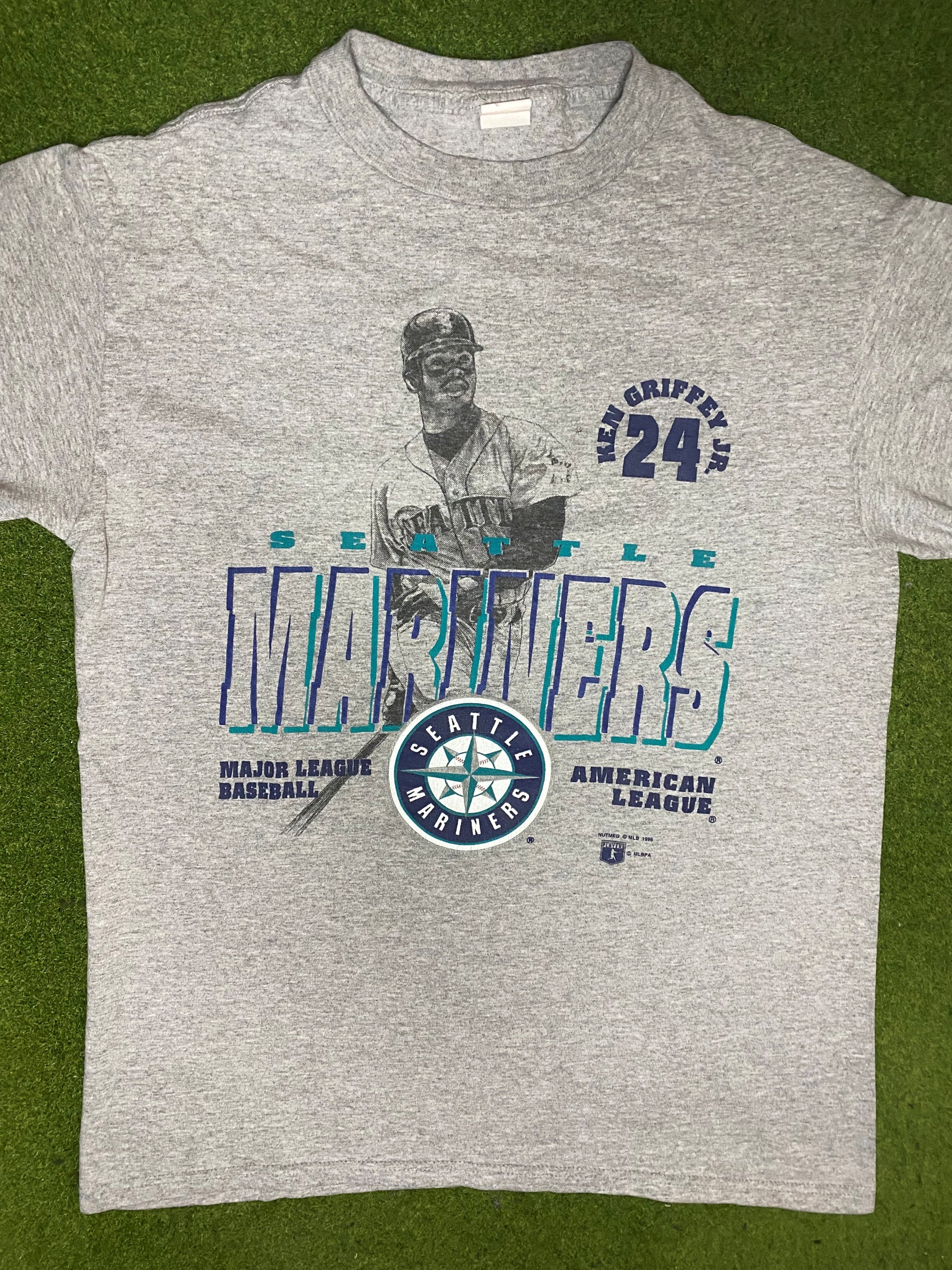 1996 Seattle Mariners - Ken Griffey Jr - Vintage MLB Player T-Shirt (Medium) - Gametime Vintage