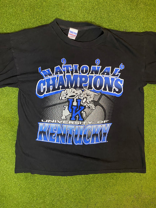 1996 Kentucky Wildcats - National Champions - Vintage College Basketball T-Shirt (Large)