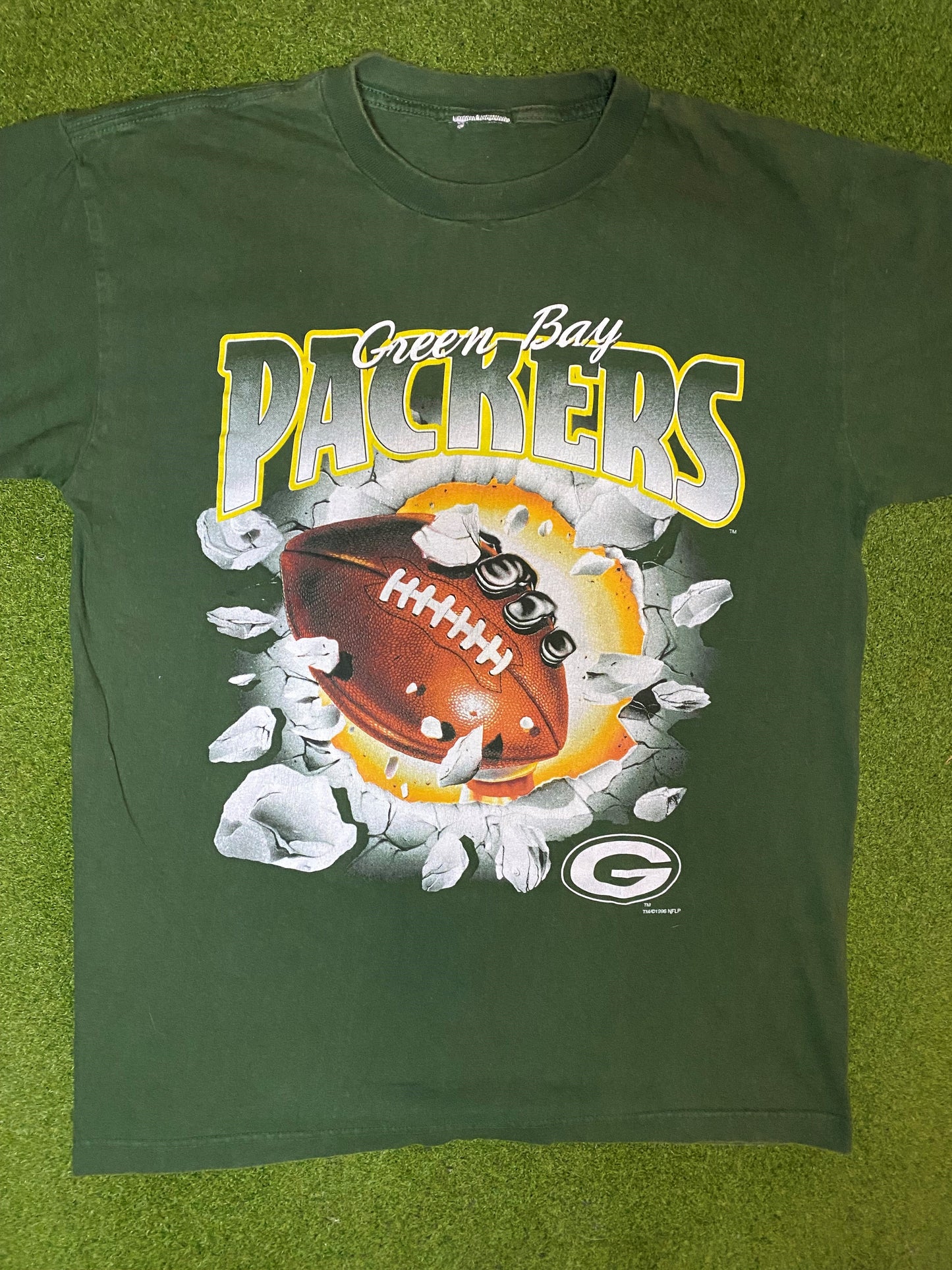 1996 Green Bay Packers - Break Thru - Vintage NFL Tee (Medium) Gametime Vintage