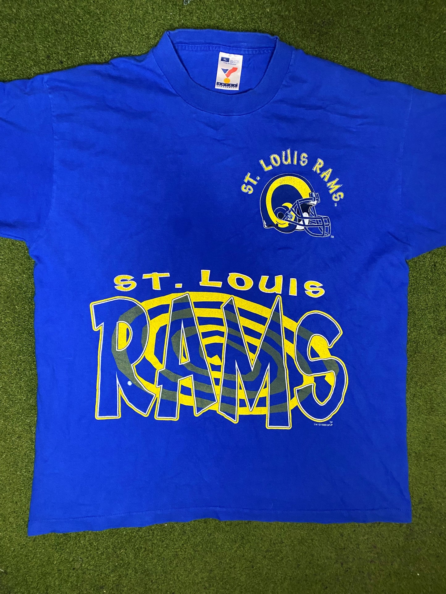 1996 St. Louis Rams - Vintage NFL T-Shirt (XL) Gametime Vintage