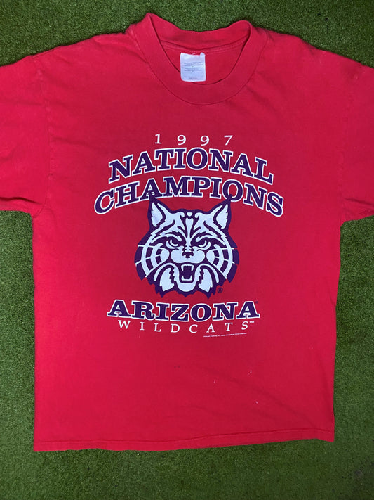 1997 Arizona Wildcats - National Champions - Vintage College Basketball T-Shirt (Large) 