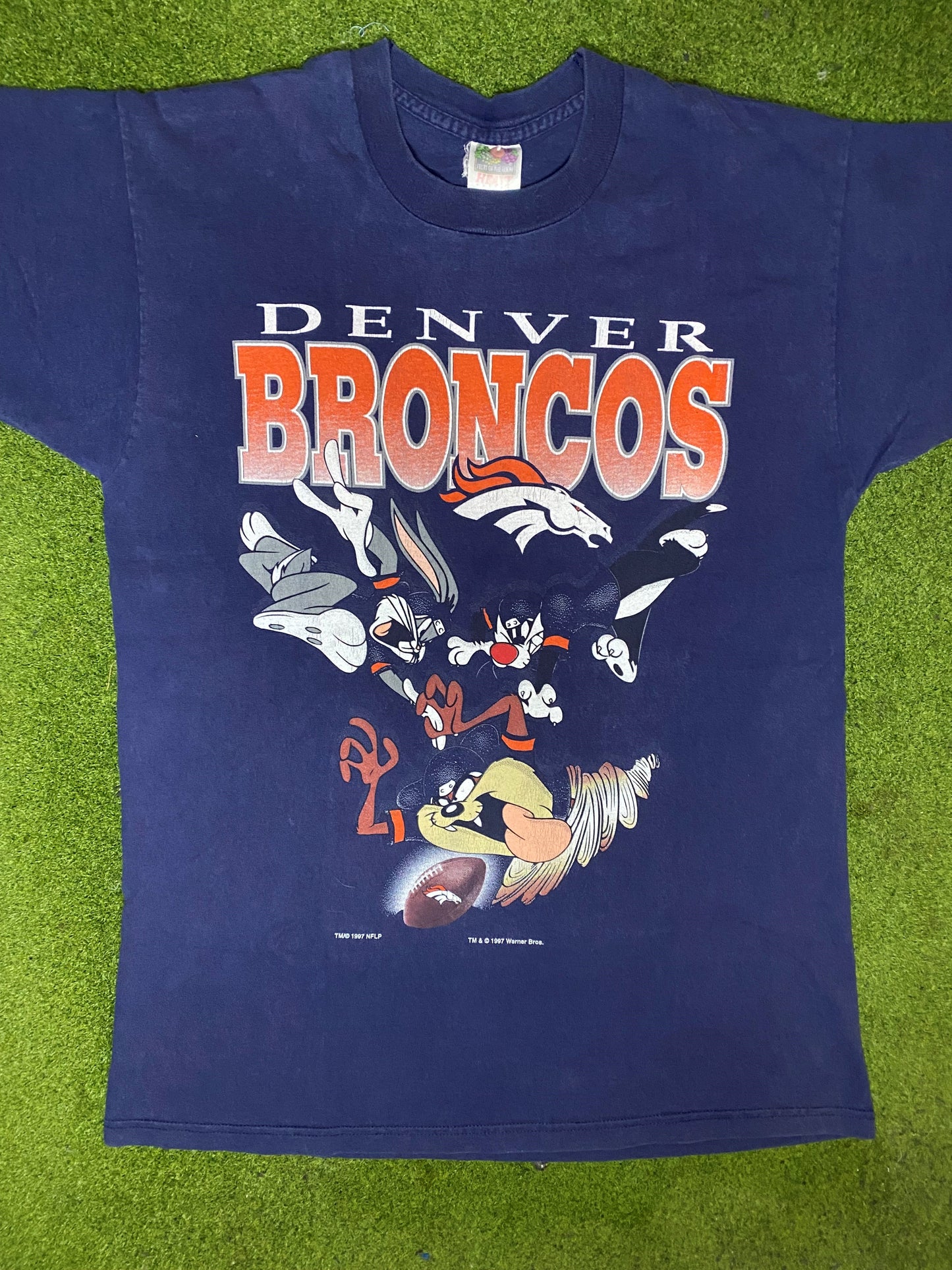 1997 Denver Broncos - Looney Tunes Crossover - Vintage NFL T-Shirt (Large) Gametime Vintage