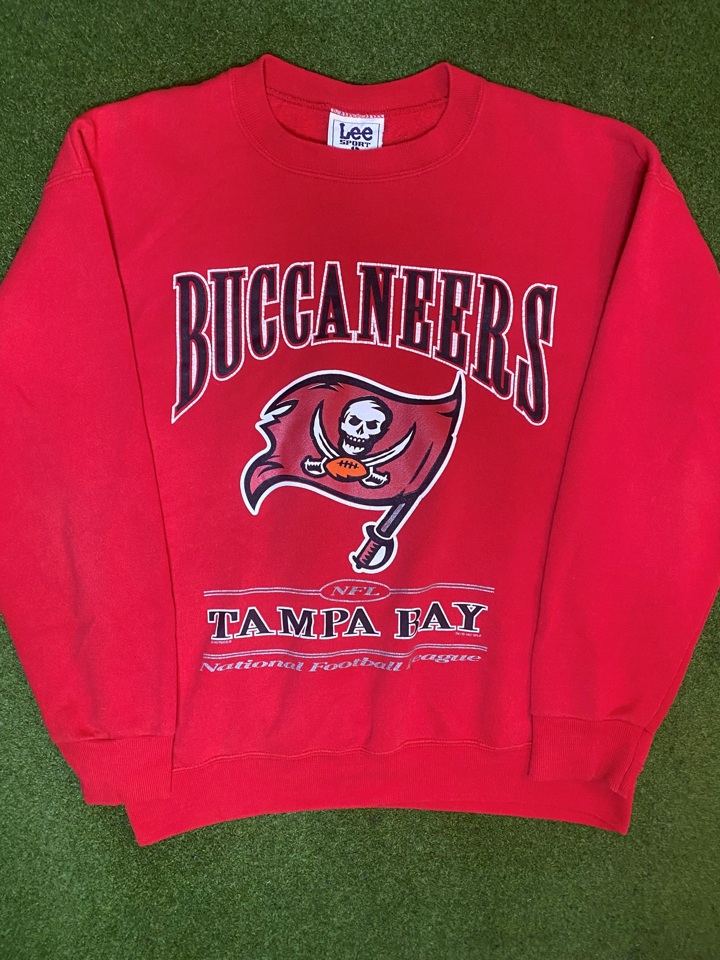 1997 Tampa Bay Buccaneers - Vintage NFL Sweatshirt (Large) Gametime Vintage