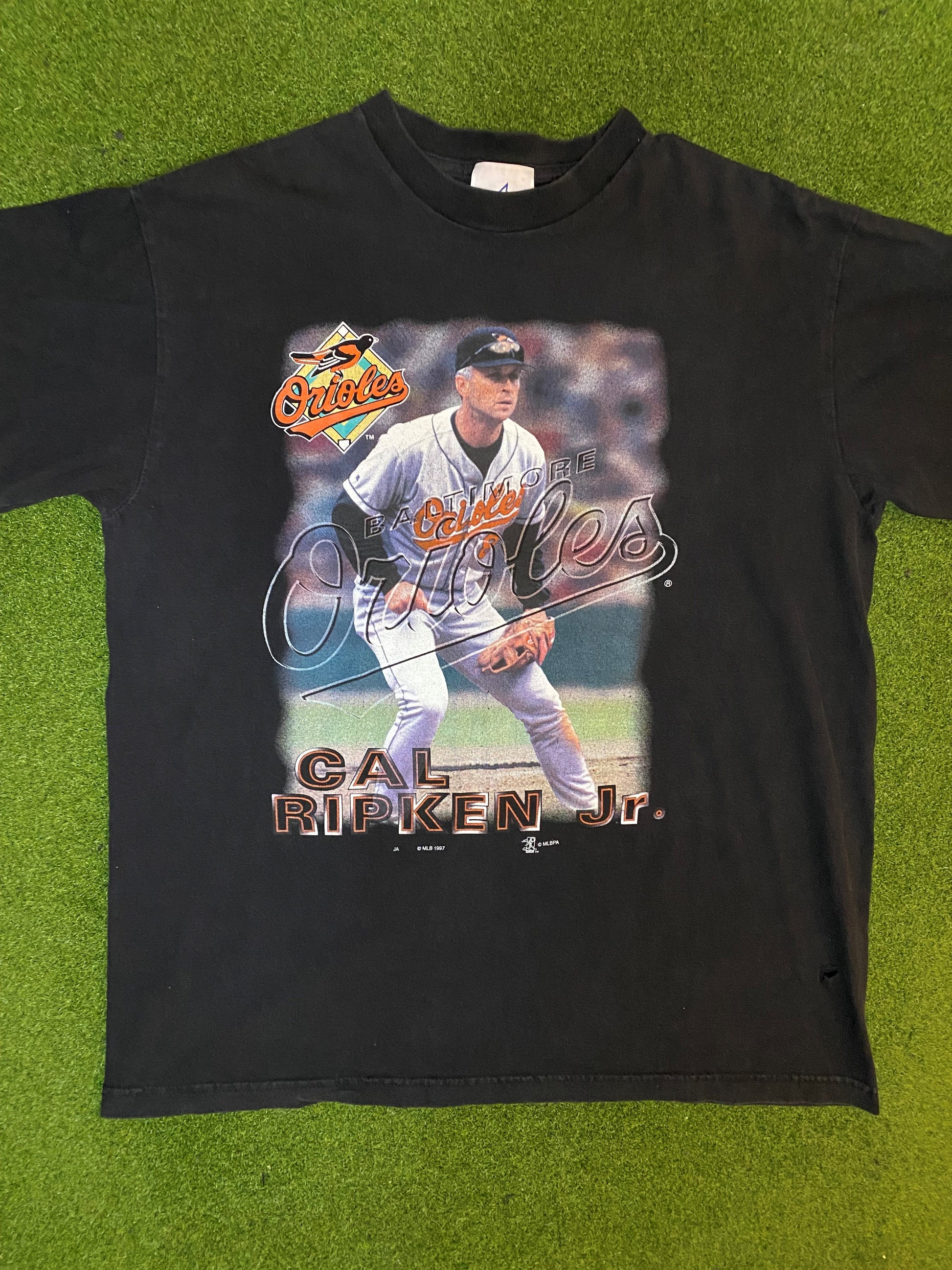 1997 Baltimore Orioles - Cal Ripken Jr - Vintage MLB Player T-Shirt (Large)