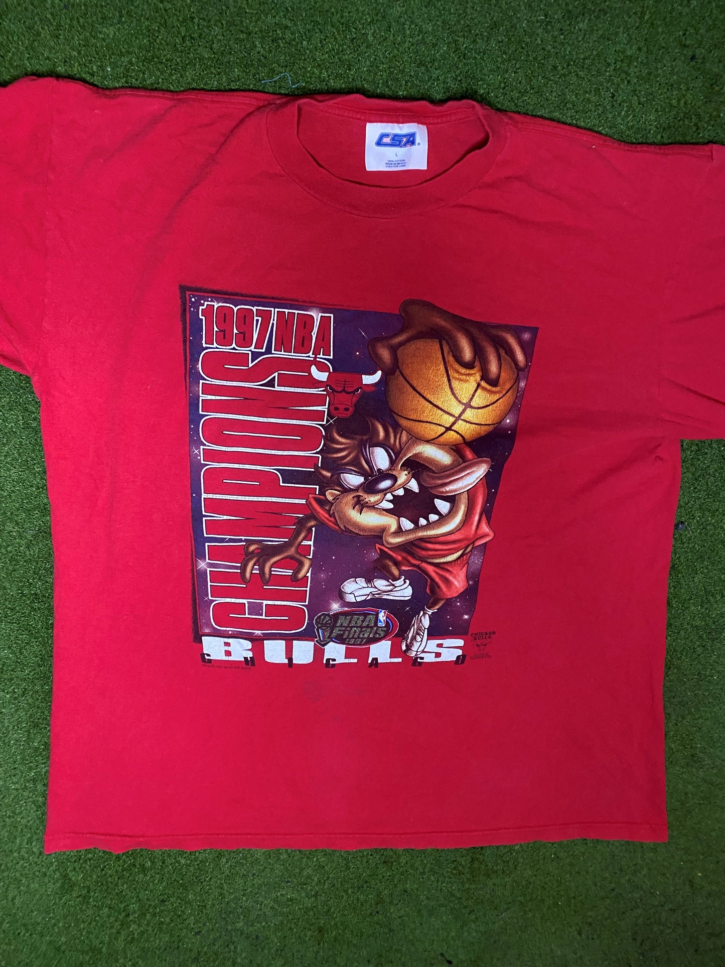 1997 Chicago Bulls - Champions - Taz Crossover - Vintage NBA T-Shirt (Large) Gametime Vintage