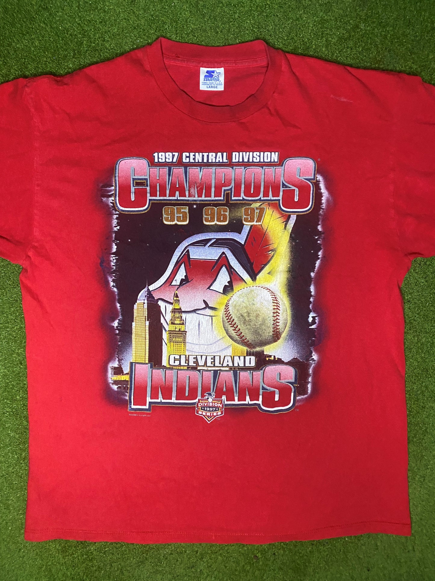 1997 Cleveland Indians - Div Champs - Vintage MLB T Shirt (Large) - Gametime Vintage