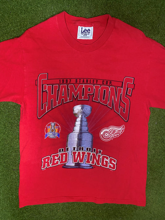 1997 Detroit Red Wings - Stanley Cup Champions - Vintage NHL Tee (Medium)