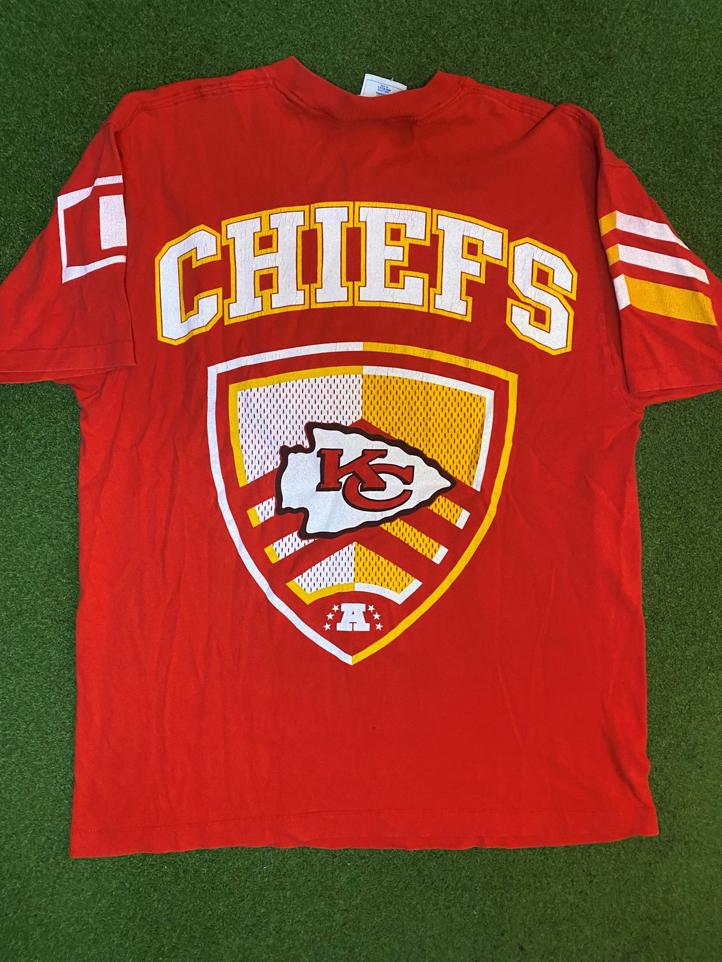 1997 Kansas City Chiefs - Print All Over - Double Sided - Vintage NFL T-Shirt (Large) Gametime Vintage