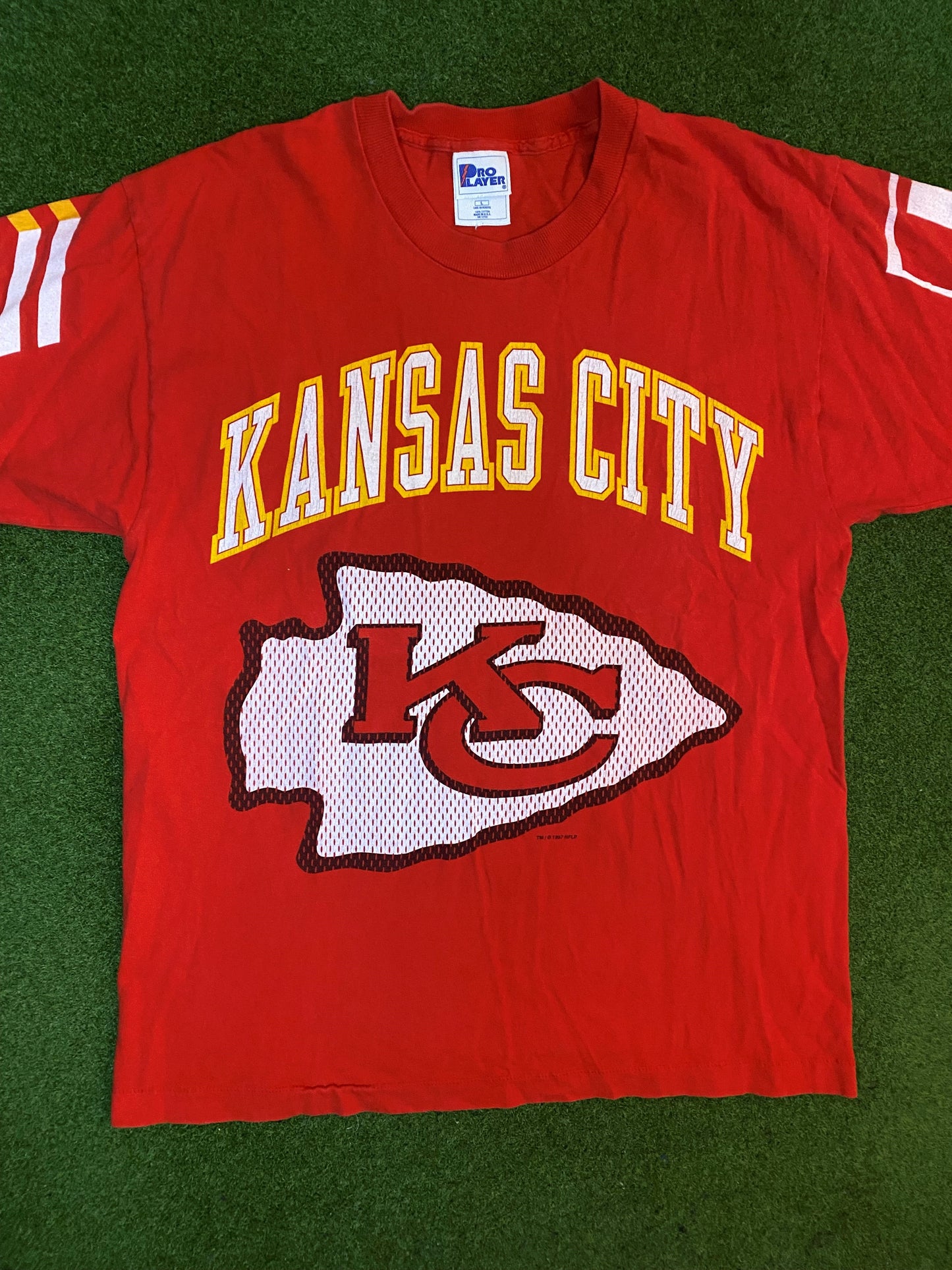 1997 Kansas City Chiefs - Print All Over - Double Sided - Vintage NFL T-Shirt (Large) Gametime Vintage