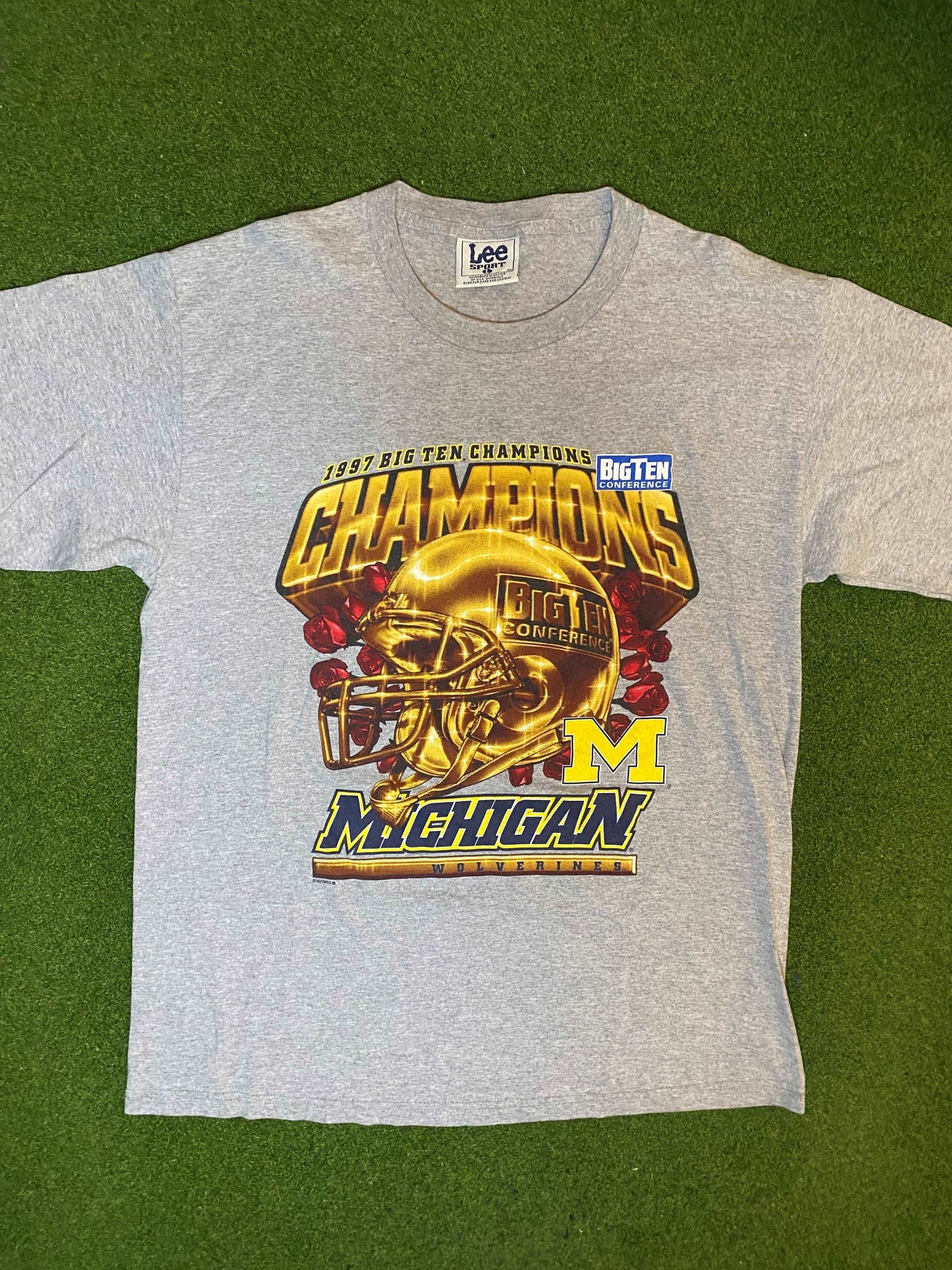 1997 Michigan Wolverines - Big 10 Champions - Vintage College Football Tee Shirt (Large)