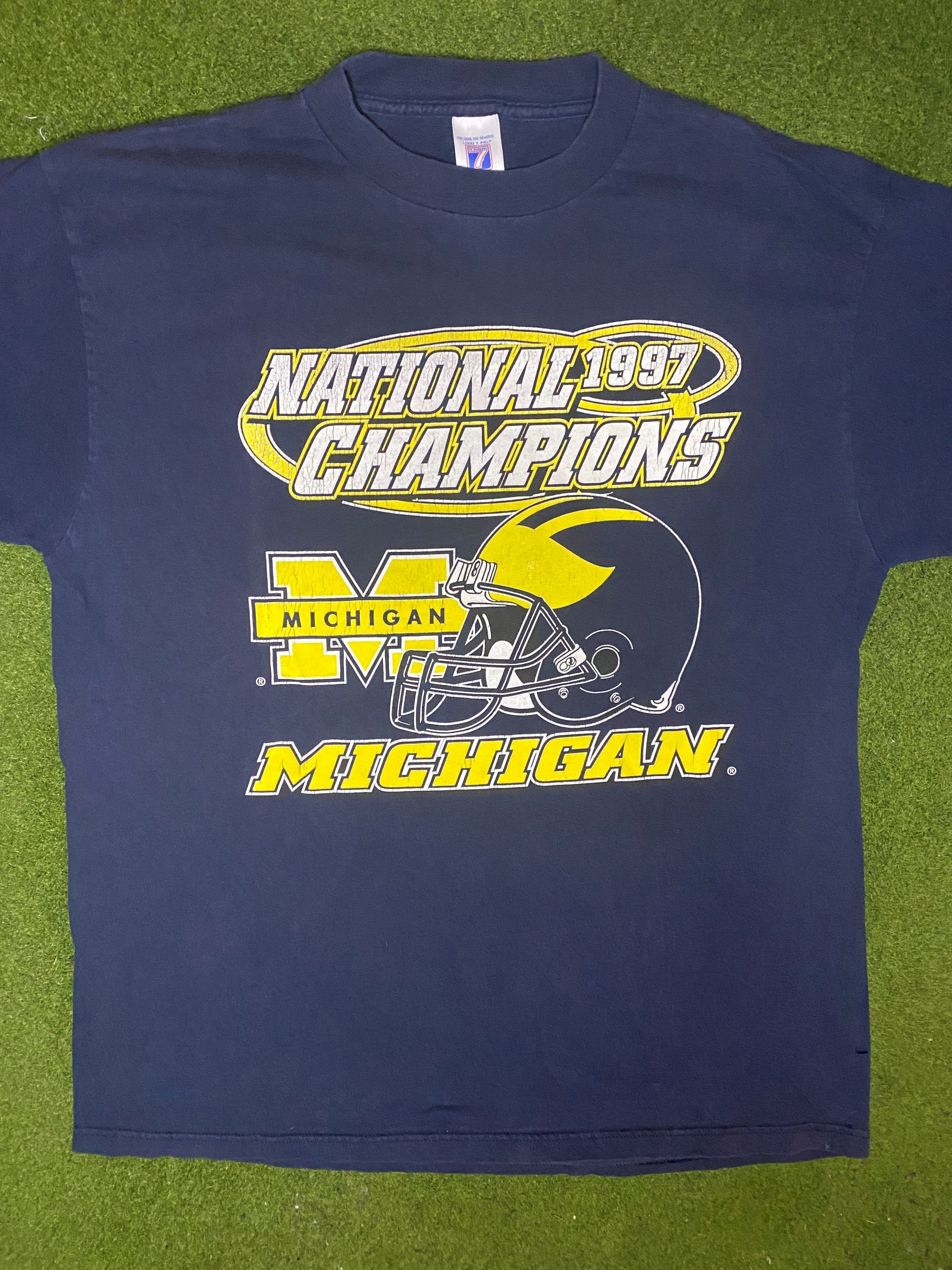 1997 Michigan Wolverines - National Champions - Vintage College Football T-Shirt (XL) 