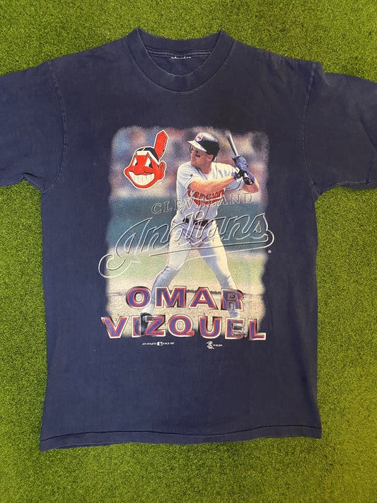 1997 Cleveland Indians - Omar Vizquel - Vintage MLB Player T-Shirt (Medium)