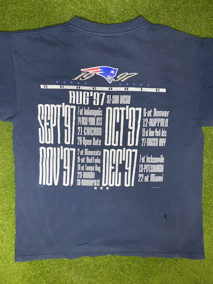 1997 New England Patriots - Schedule - Vintage NFL T Shirt (Large) - Gametime Vintage