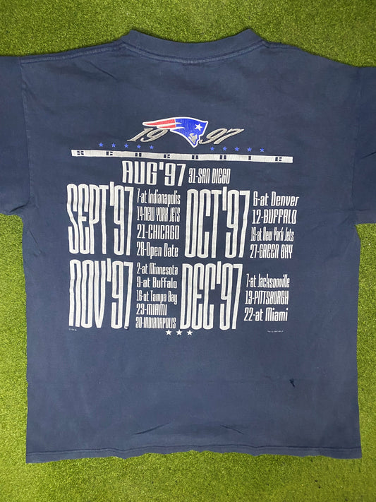 1997 New England Patriots - Schedule - Vintage NFL T Shirt (Large) - Gametime Vintage