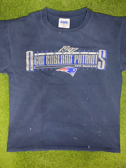 1997 New England Patriots - Schedule - Vintage NFL T Shirt (Large) - Gametime Vintage
