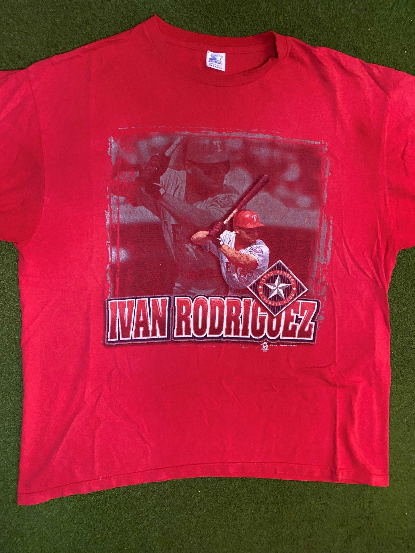 1997 Texas Rangers - Pudge Rodriguez - Vintage MLB Player T-Shirt (2XL) Gametime Vintage