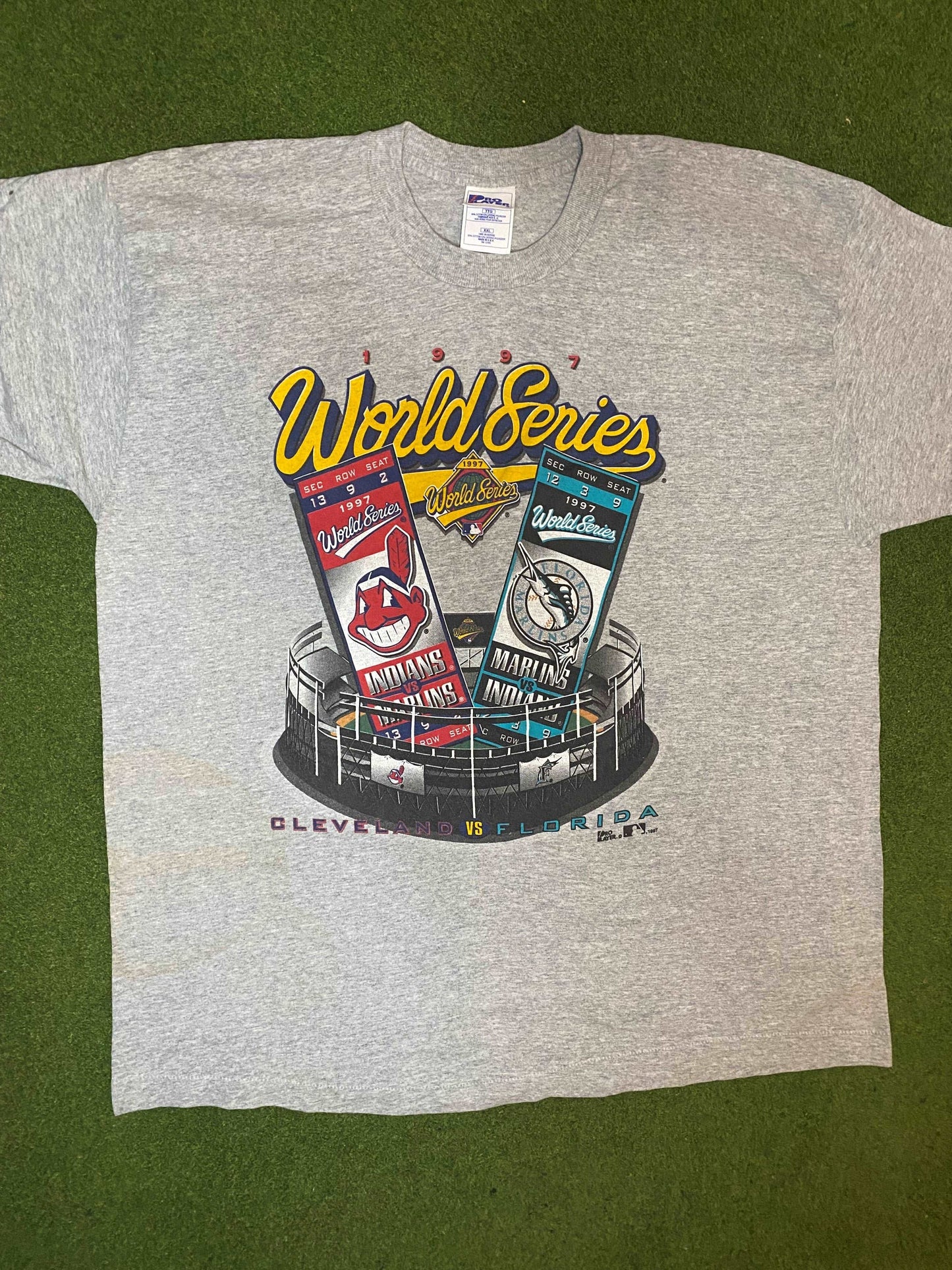 1997 World Series - Indians vs Marlins - Double Sided Roster - Vintage MLB T-Shirt (2XL)