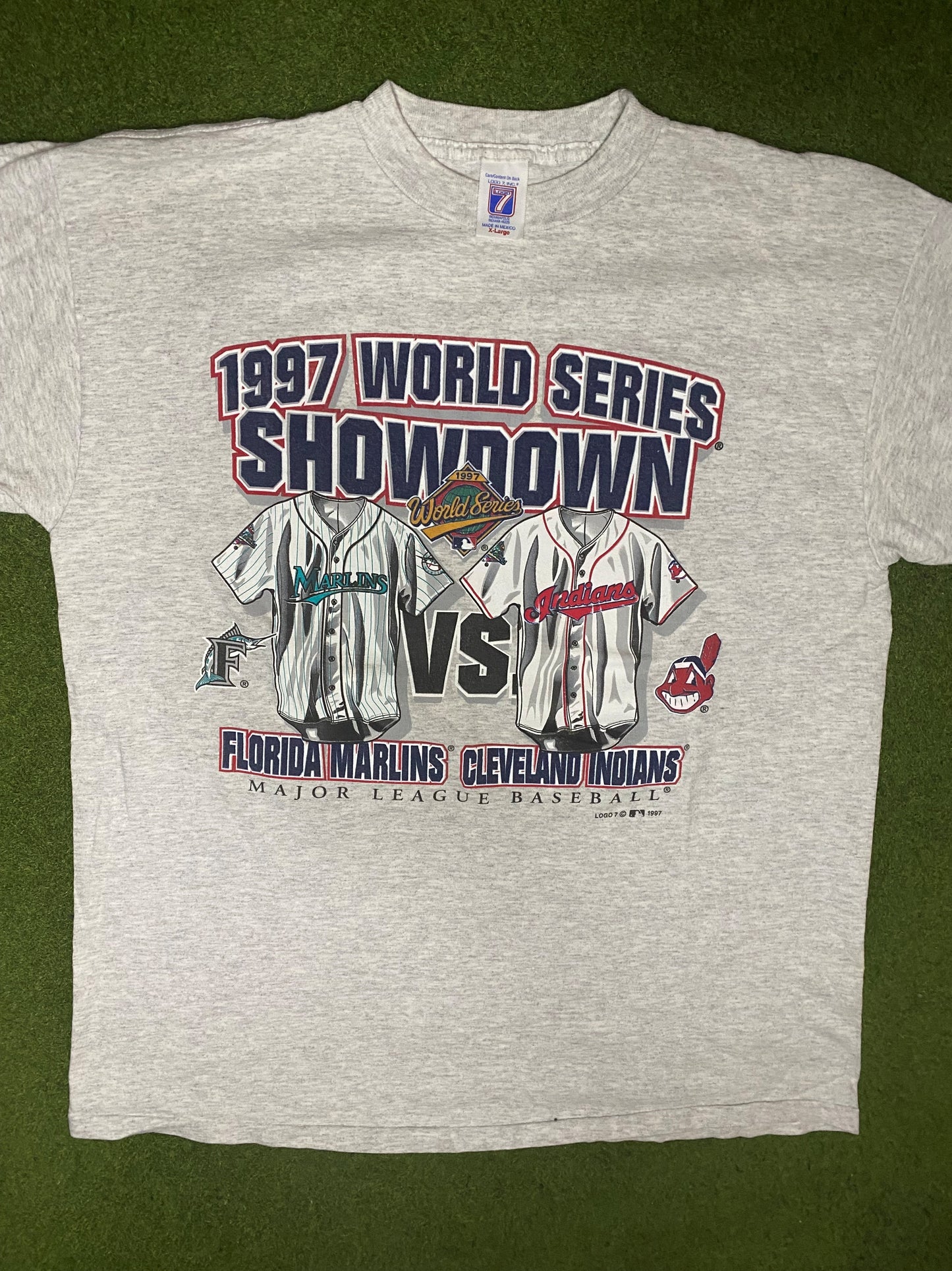 1997 World Series - Marlins Vs. Indians - Vintage MLB T-Shirt (XL) Gametime Vintage