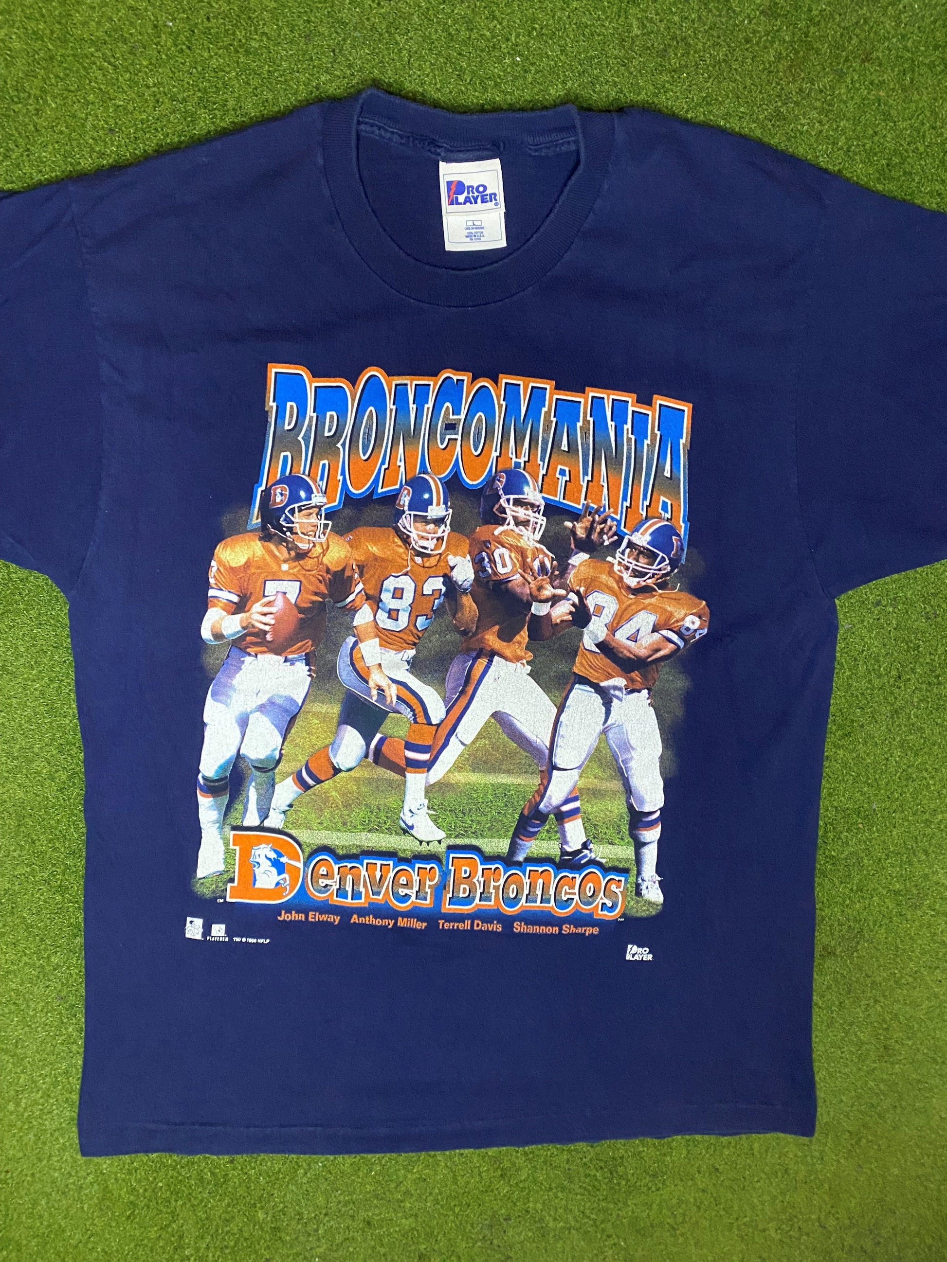 1998 Denver Broncos - Broncomania Ft. Elway, Davis, Sharpe - Vintage NFL Player T-Shirt (Large)