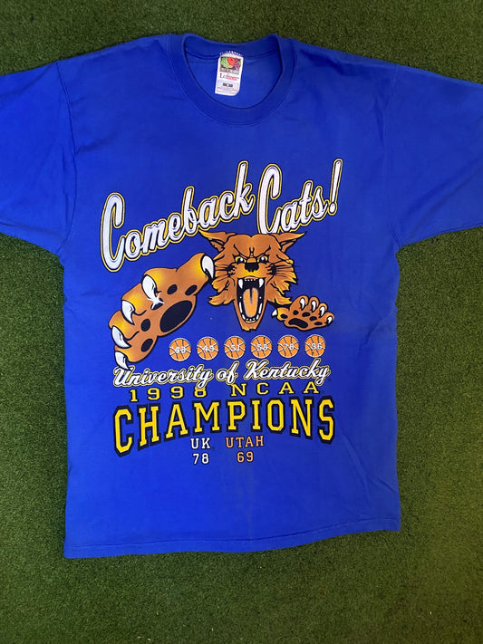 1998 Kentucky Wildcats - National Champions - Vintage College Basketball T-Shirt (Medium) - Gametime Vintage