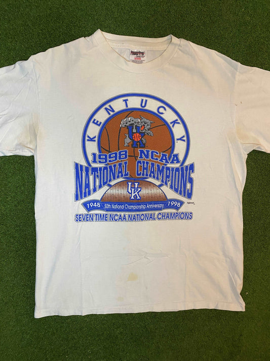 1998 Kentucky Wildcats - National Champions - Double Sided - Vintage College Basketball T-Shirt (Large) - Gametime Vintage