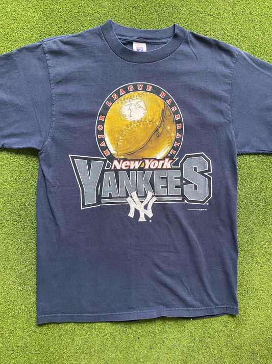 1999 New York Yankees - Vintage MLB T-Shirt (Large) - Gametime Vintage