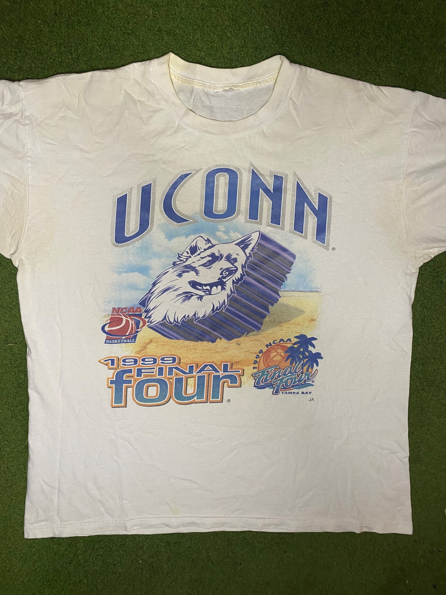 1999 UConn Huskies - Final Four - Vintage College Basketball T-Shirt (XL) Gametime Vintage