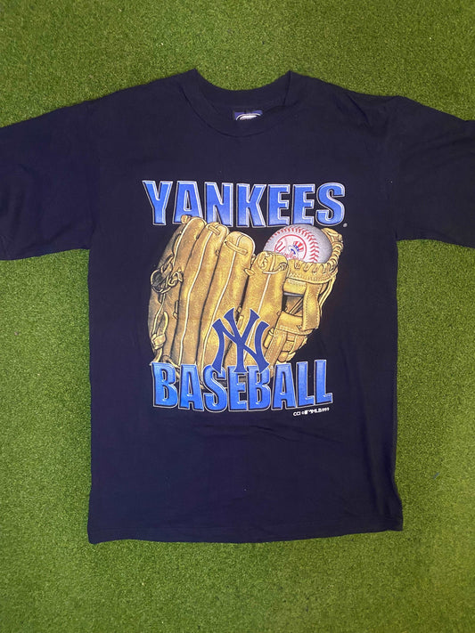 1999 New York Yankees - Vintage MLB Tee Shirt (Medium) - Gametime Vintage