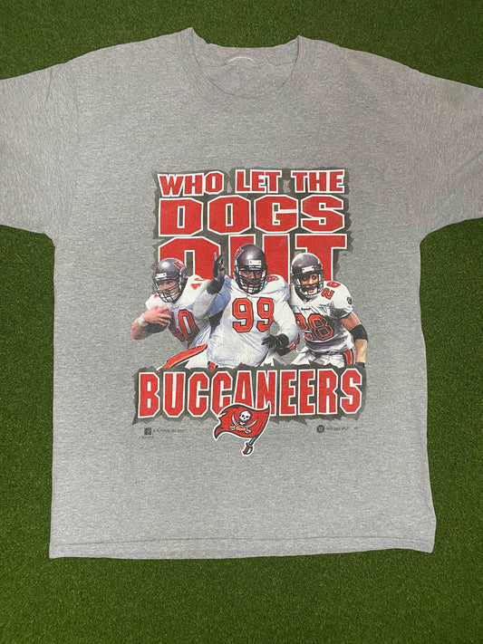 2000 Tampa Bay Buccaneers - Who Let the Dogs Out - Ft. Warren Sapp, Mike Alstott and Warrick Dunn - Vintage NFL Player Tee Shirt (Large) - Gametime Vintage