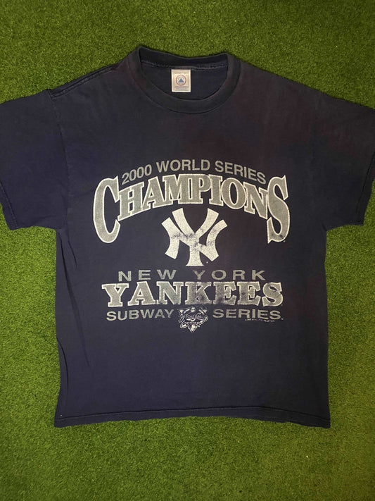 2000 New York Yankees - World Series Champions - Vintage MLB Tee Shirt (Large)