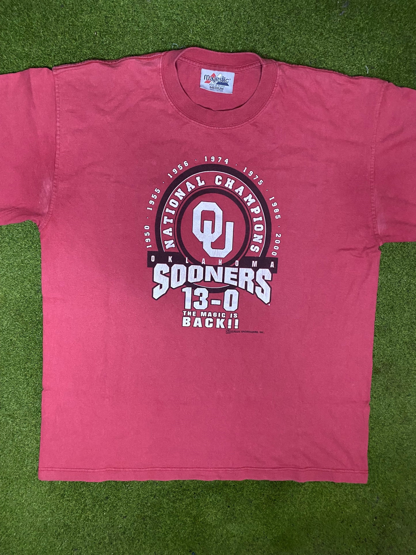 2000 Oklahoma Sooners - National Champions - Vintage College Football T-Shirt (Medium)