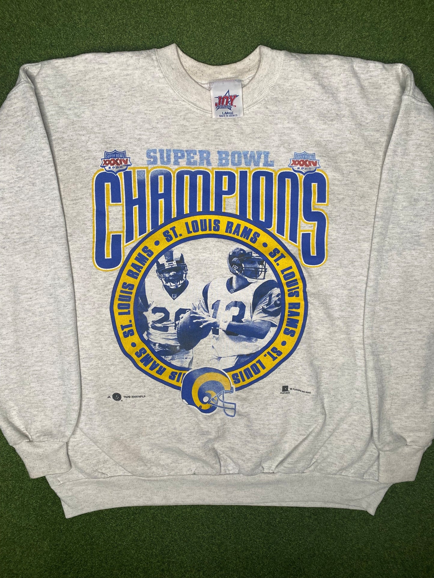2000 St. Louis Rams - Super Bowl Champions Ft. Warner and Faulk - Vintage NFL Sweatshirt (Large)