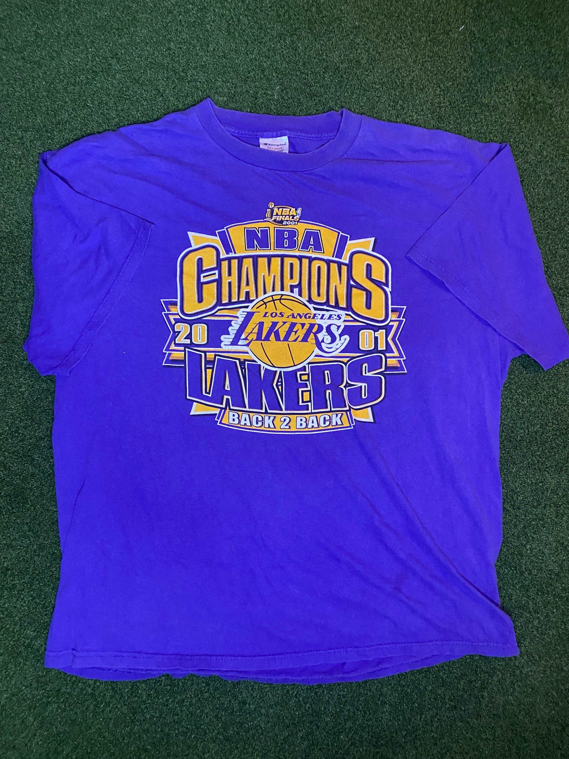 2001 Los Angeles Lakers - NBA Champions Back 2 Back - Vintage NBA Tee Shirt (2XL)