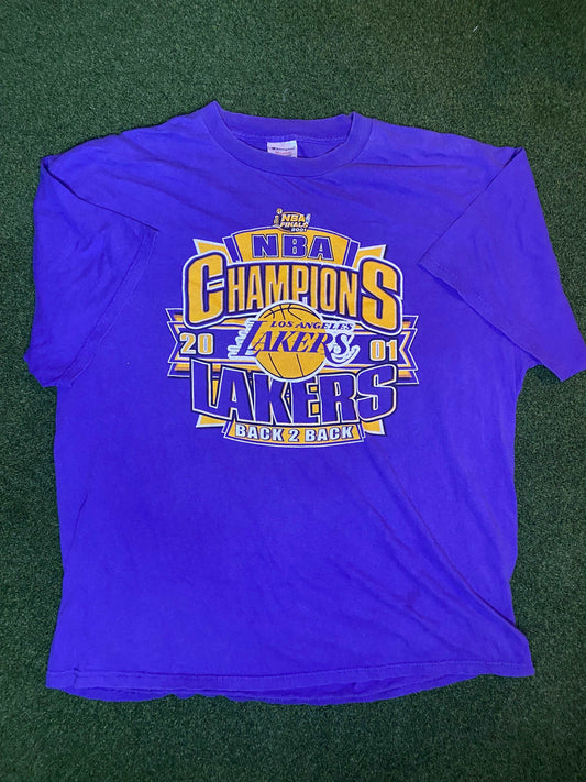 2001 Los Angeles Lakers - NBA Champions Back 2 Back - Vintage NBA Tee Shirt (2XL) - Gametime Vintage