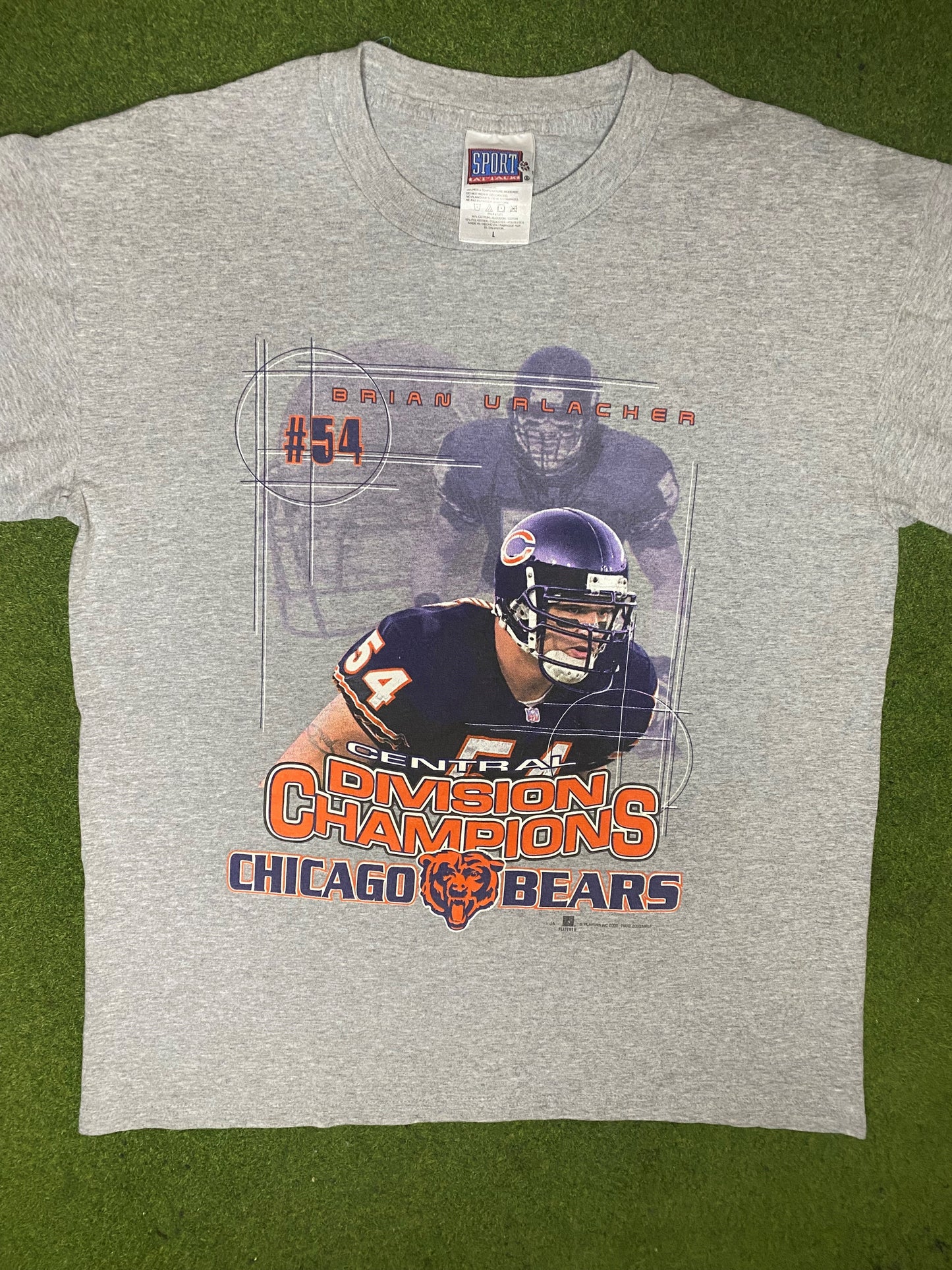 2002 Chicago Bears - Brian Urlacher - Vintage NFL Player T-Shirt (Large) Gametime Vintage