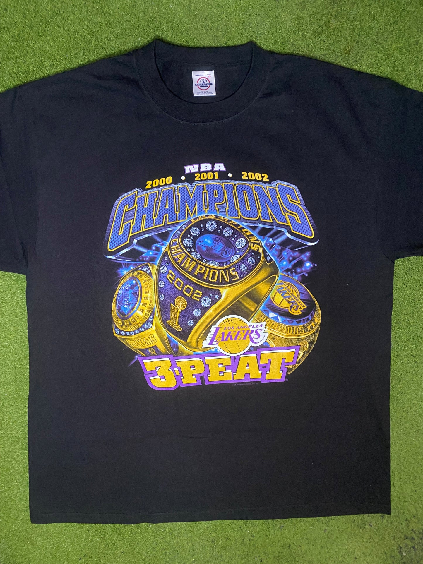 2002 Los Angeles Lakers - 3 Peat - Vintage NBA T Shirt (XL) - Gametime Vintage