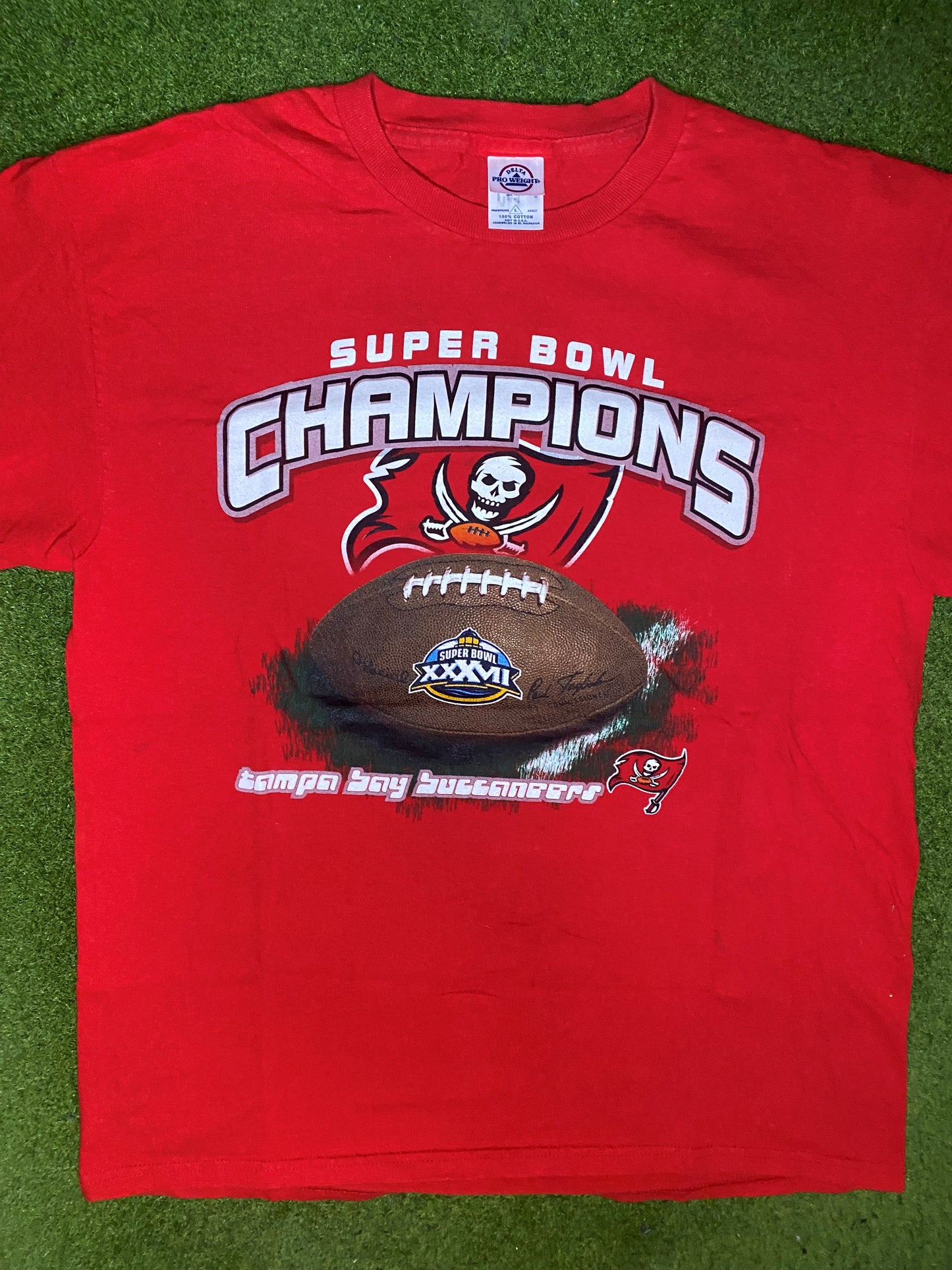 2002 Tampa Bay Buccaneers - Super Bowl Champions - Vintage NFL T-Shirt (Large) - Gametime Vintage
