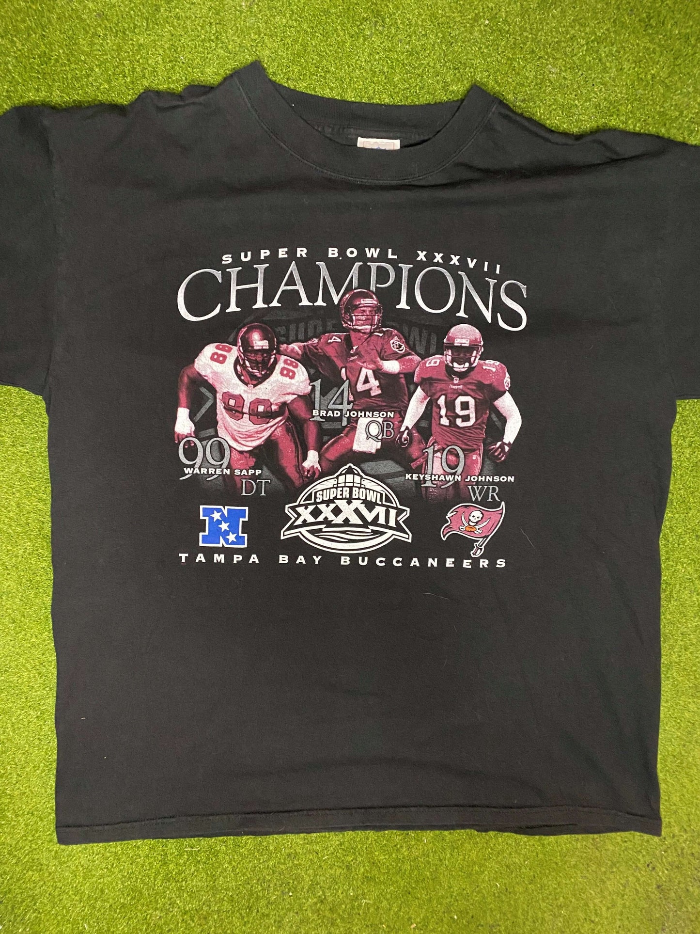 2002 Tampa Bay Buccaneers - Super Bowl Champions - Vintage NFL Player T-Shirt (XL) Gametime Vintage