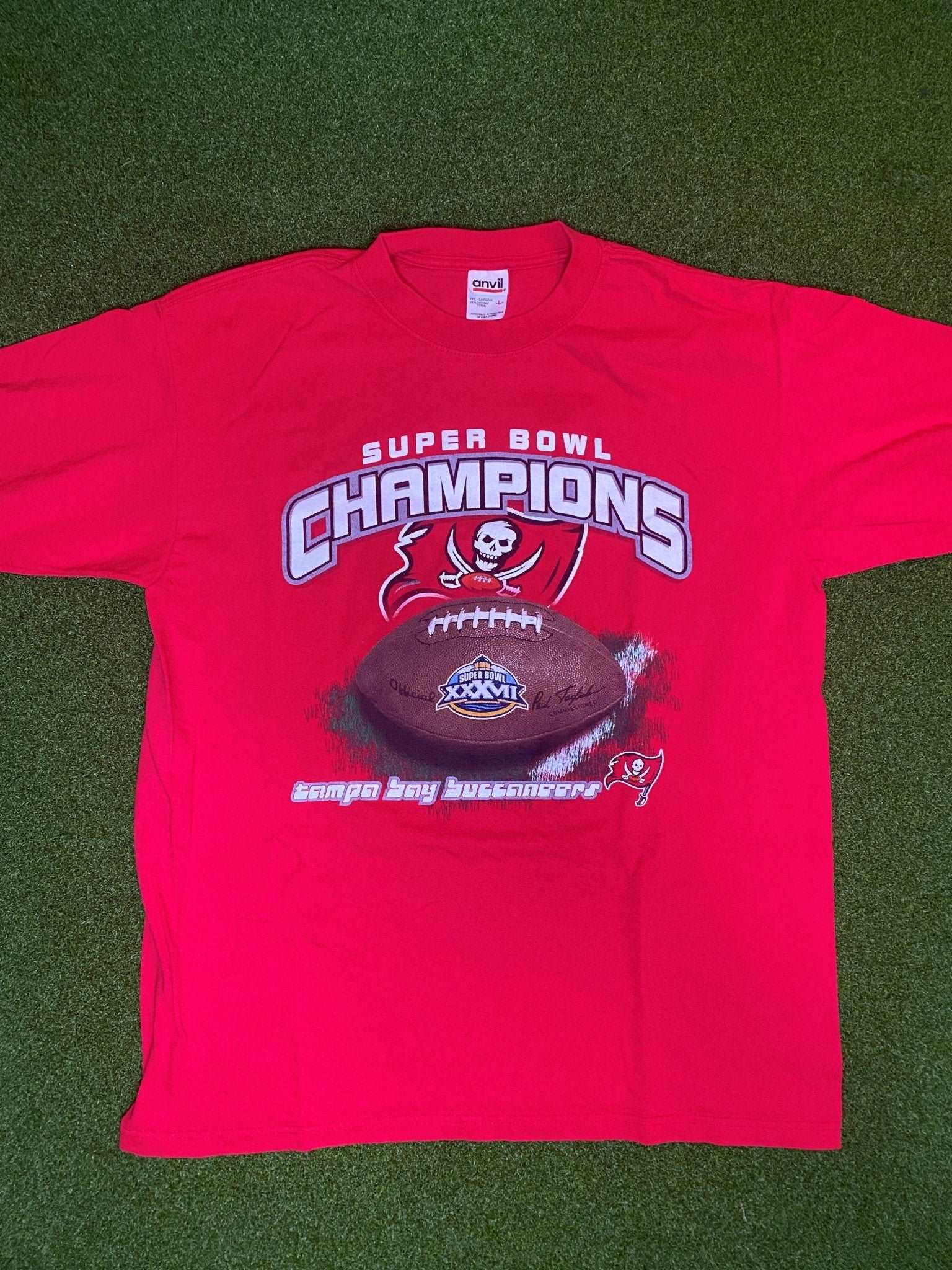 2003 Tampa Bay Buccaneers - Super Bowl XXXVII Champions - Vintage NFL Tee (Large) - GAMETIME VINTAGE