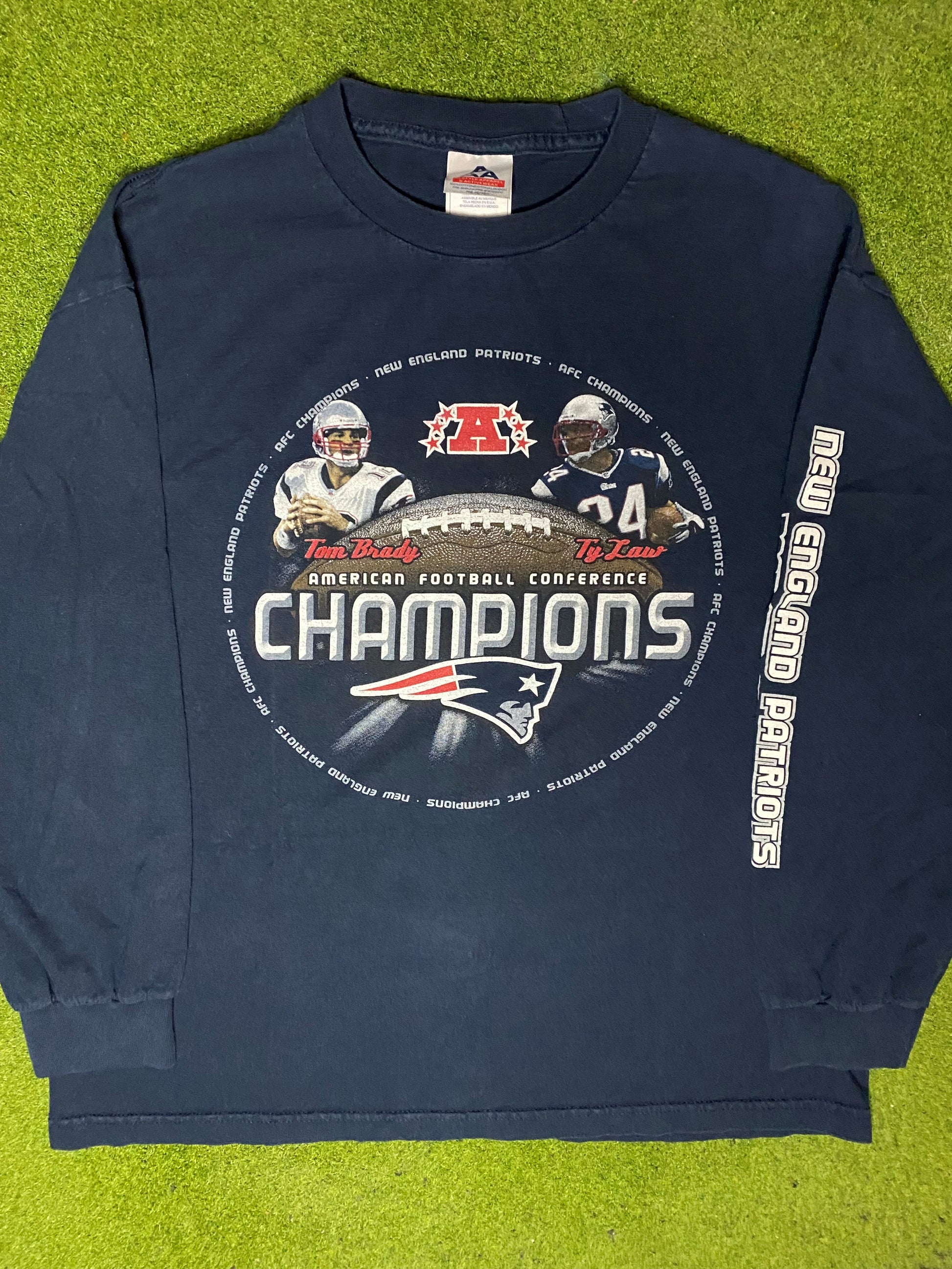 2003 New England Patriots - Brady and Law - Vintage NFL Long Sleeve (Large) - Gametime Vintage