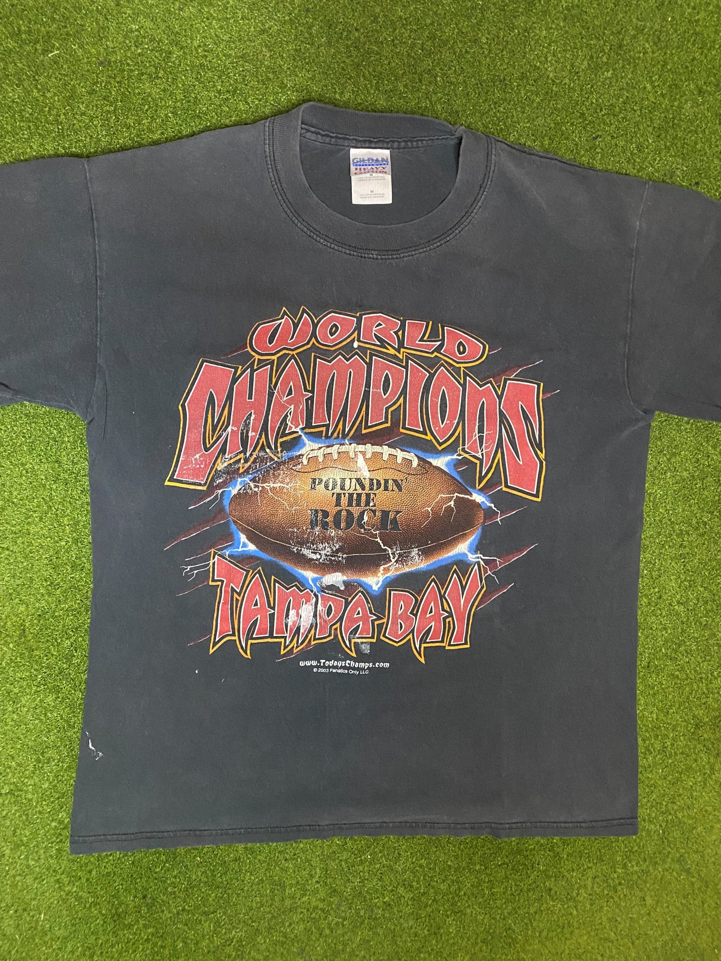 2003 Tampa Bay Buccaneers - World Champions - Vintage NFL T-Shirt (Medium)