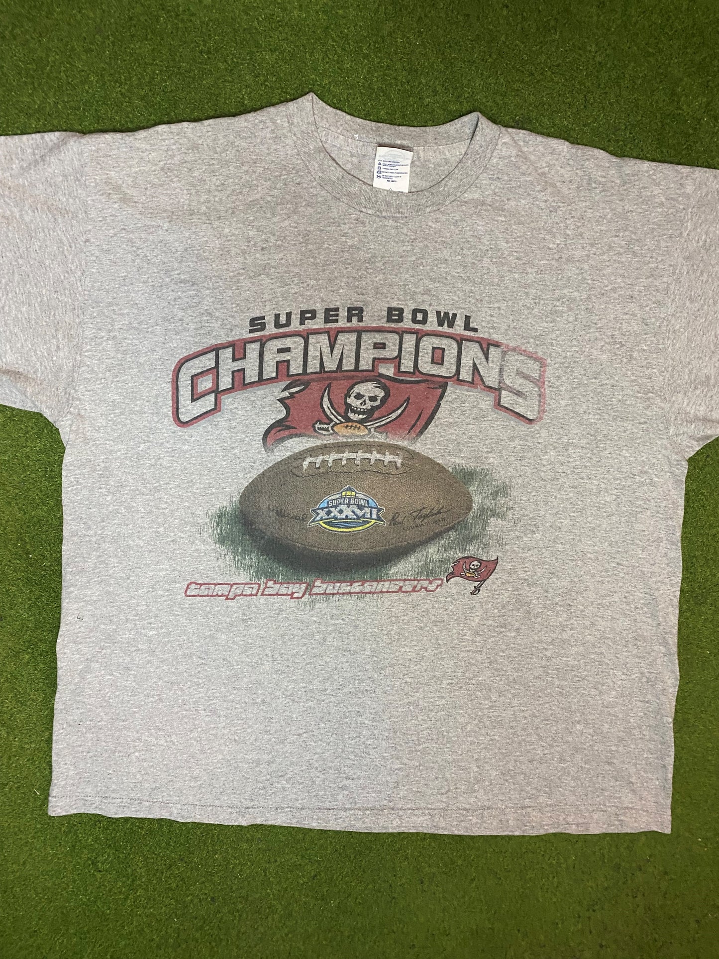 2003 Tampa Bay Buccaneers - Super Bowl Champions - Vintage NFL T-Shirt (XL)