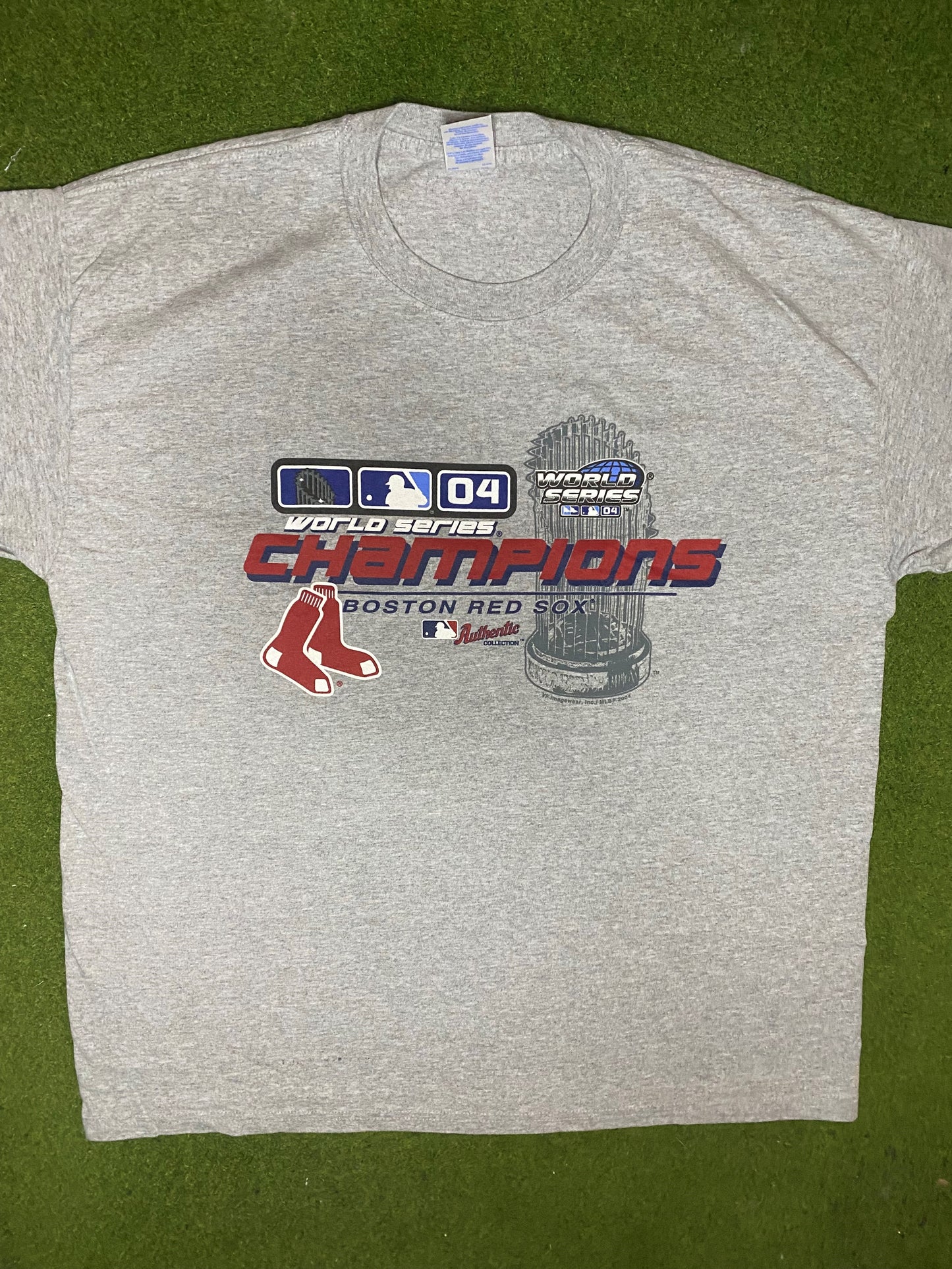 2004 Boston Red Sox - World Series Champions - Vintage MLB T-Shirt (XL) - Gametime Vintage